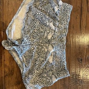 Acacia shorts Medium